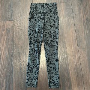 Athleta Salutation Stash Pocket II Printed 7/8 Legging. Size XXS.